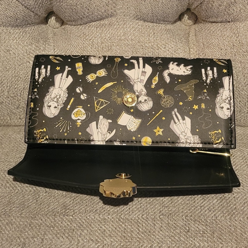 Loungefly Harry Potter Wallet - Picture 9 of 9